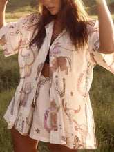 Conjunto holgado de dos piezas con camisa de manga corta y pantalones cortos con estampado occidental